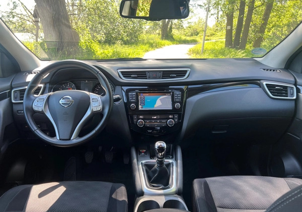 Nissan Qashqai cena 56990 przebieg: 117000, rok produkcji 2016 z Bisztynek małe 466